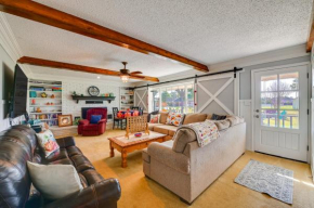 Walk to Lake Texoma Family-Friendly Retreat!